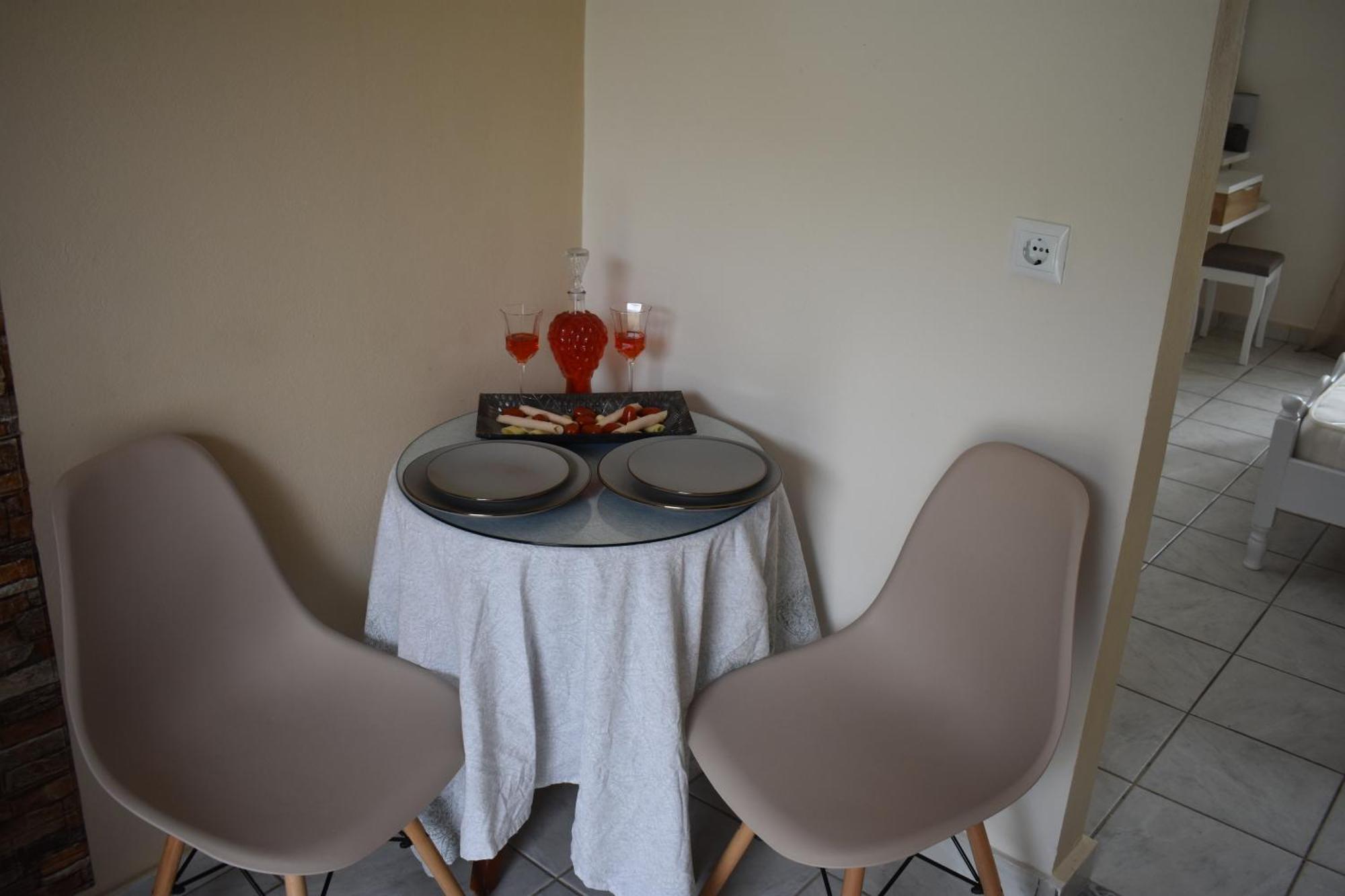 Kostas Apartment Vitalades